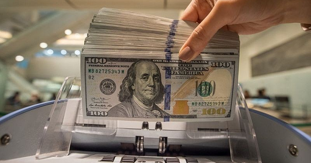 Giá USD ngân hàng tăng vọt, vượt mốc 25.700 đồng
