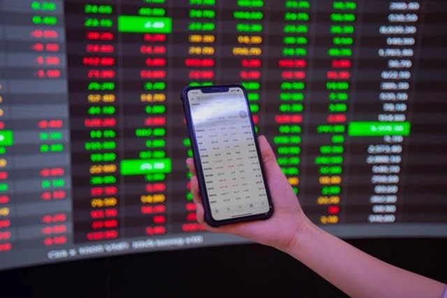 Giám đốc chiến lược VPBankS: Khi "cơn bão" thuế quan giảm dần và qua đi, xu hướng mua ròng của khối ngoại có thể quay trở lại Giám đốc chiến lược VPBankS: Khi "cơn bão" thuế quan giảm dần và qua đi, xu hướng mua ròng của khối ngoại có thể quay trở lại