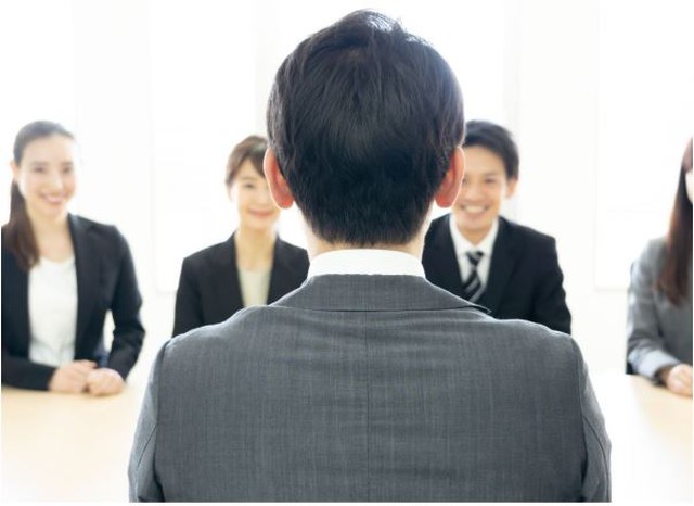 “Tiền lương hàng tháng cậu có đưa cho vợ không?”: Ứng viên 9X trả lời được nhà tuyển dụng khen EQ cao, lập tức có việc “Tiền lương hàng tháng cậu có đưa cho vợ không?”: Ứng viên 9X trả lời được nhà tuyển dụng khen EQ cao, lập tức có việc