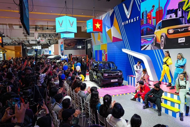 Tỷ phú Phạm Nhật Vượng chơi lớn: VinFast mở bán Mini-SUV VF 3 và miễn phí sạc tại Indonesia Tỷ phú Phạm Nhật Vượng chơi lớn: VinFast mở bán Mini-SUV VF 3 và miễn phí sạc tại Indonesia
