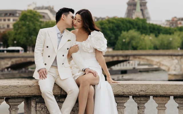 Chủ tịch Hà Nội FC khoe khoảnh khắc thân mật bên vợ hoa hậu đúng ngày Valentine, 1 hành động thể hiện tình cảm gây chú ý Chủ tịch Hà Nội FC khoe khoảnh khắc thân mật bên vợ hoa hậu đúng ngày Valentine, 1 hành động thể hiện tình cảm gây chú ý