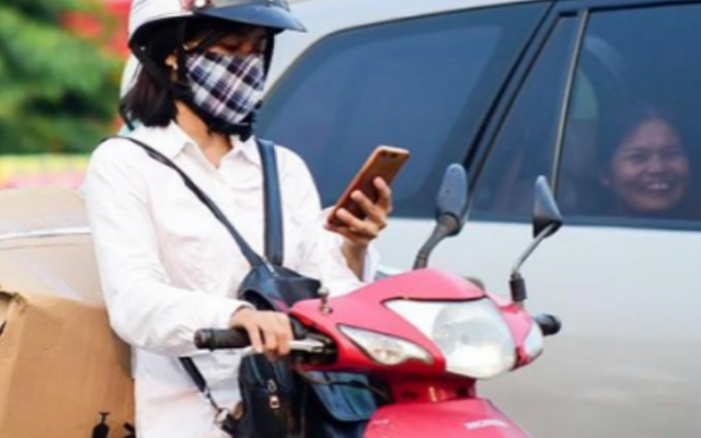 Dừng xe để nghe điện thoại có bị xử phạt? Dừng xe để nghe điện thoại có bị xử phạt?