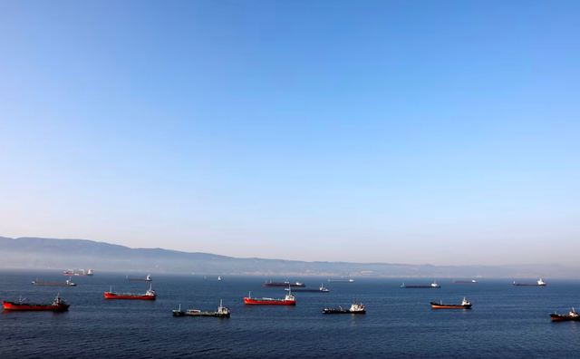Thêm một 'bạn hàng' quan trọng 'quay lưng' với Nga: Vừa nhập hơn 200.000 thùng dầu mỗi ngày, nay bất ngờ tuyên bố ngừng mua Thêm một 'bạn hàng' quan trọng 'quay lưng' với Nga: Vừa nhập hơn 200.000 thùng dầu mỗi ngày, nay bất ngờ tuyên bố ngừng mua