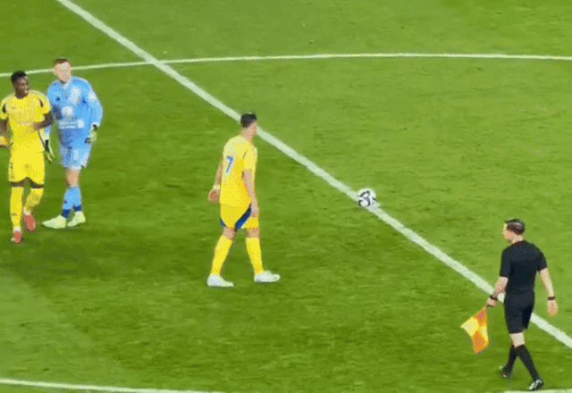 Hành động của Ronaldo khiến hàng nghìn người thất vọng Hành động của Ronaldo khiến hàng nghìn người thất vọng