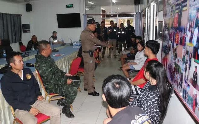 Giải cứu hơn 200 người khỏi trung tâm lừa đảo ở biên giới giáp Thái Lan Giải cứu hơn 200 người khỏi trung tâm lừa đảo ở biên giới giáp Thái Lan
