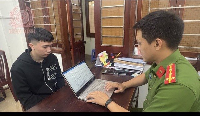 Kiểm tra tài khoản ngân hàng của 3 thanh niên sinh năm 2007 mở tại BIDV, MB,..: Công an phát hiện 1,5 tỷ đồng thu được từ lừa đảo, hơn 600 nạn nhân đã chuyển tiền Kiểm tra tài khoản ngân hàng của 3 thanh niên sinh năm 2007 mở tại BIDV, MB,..: Công an phát hiện 1,5 tỷ đồng thu được từ lừa đảo, hơn 600 nạn nhân đã chuyển tiền