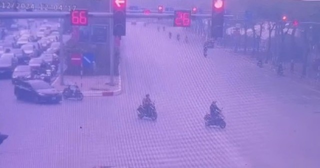 Nam tài xế chở người đi cấp cứu vượt đèn đỏ được gỡ thông báo phạt nguội