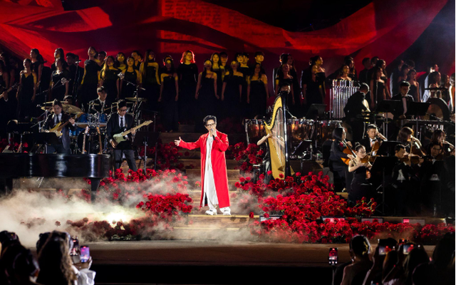 Live Concert "Sketch a Rose": Đêm nhạc rực cháy giữa cơn mưa Sài Gòn Live Concert "Sketch a Rose": Đêm nhạc rực cháy giữa cơn mưa Sài Gòn