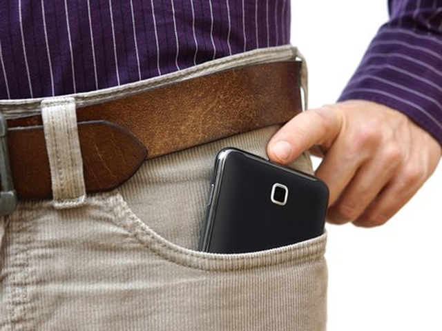 Từ vụ việc điện thoại phát nổ trong túi quần: Cảnh báo những dấu hiệu smartphone có thể chuẩn bị nổ và cách phòng tránh Từ vụ việc điện thoại phát nổ trong túi quần: Cảnh báo những dấu hiệu smartphone có thể chuẩn bị nổ và cách phòng tránh