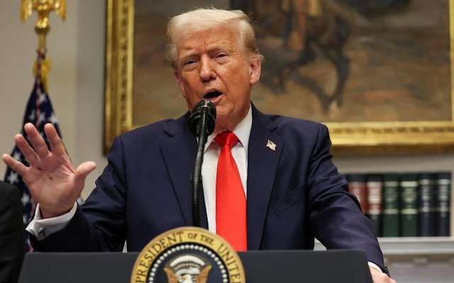 Lo ngại DOGE của Elon Musk cắt giảm quá bừa bãi, ông Trump có động thái kiềm chế, tuyên bố đây là việc dùng ‘dao mổ’ thay vì ‘búa rìu’ Lo ngại DOGE của Elon Musk cắt giảm quá bừa bãi, ông Trump có động thái kiềm chế, tuyên bố đây là việc dùng ‘dao mổ’ thay vì ‘búa rìu’