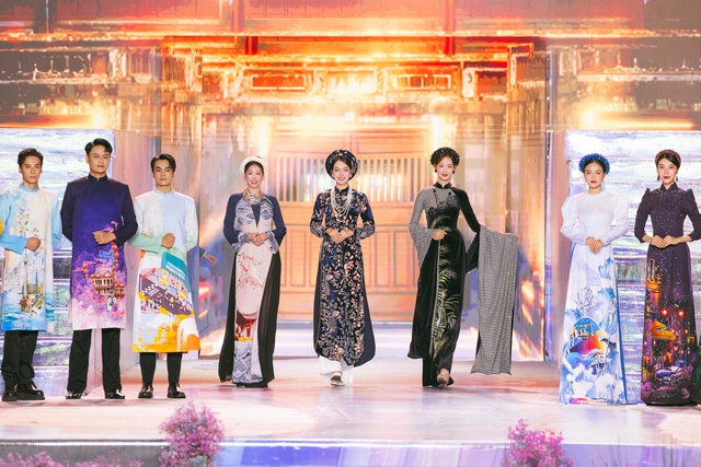 Đạo diễn Hoàng Nhật Nam thay áo mới cho Lễ hội Áo dài TPHCM lần thứ 110: Sân khấu lung linh sắc màu với hàng trăm mẫu thiết kế mới, dàn Hoa - Á hậu Sen Vàng hội tụ Đạo diễn Hoàng Nhật Nam thay áo mới cho Lễ hội Áo dài TPHCM lần thứ 110: Sân khấu lung linh sắc màu với hàng trăm mẫu thiết kế mới, dàn Hoa - Á hậu Sen Vàng hội tụ