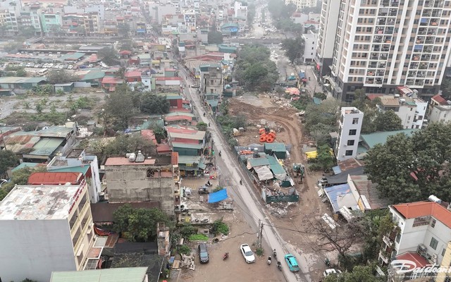 Hình ảnh tuyến đường Vành đai 2,5 đoạn Đầm Hồng - QL1A thi công trì trệ do thiếu mặt bằng. Ảnh: Lê Khánh. Hình ảnh tuyến đường Vành đai 2,5 đoạn Đầm Hồng - QL1A thi công trì trệ do thiếu mặt bằng. Ảnh: Lê Khánh.