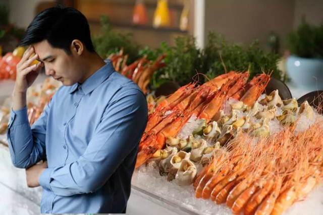 Ăn buffet hải sản 250.000 đồng/người, 2 người đàn ông nhập viện trong đêm, nhà hàng từ chối bồi thường: “Do các anh ăn quá nhiều” Ăn buffet hải sản 250.000 đồng/người, 2 người đàn ông nhập viện trong đêm, nhà hàng từ chối bồi thường: “Do các anh ăn quá nhiều”