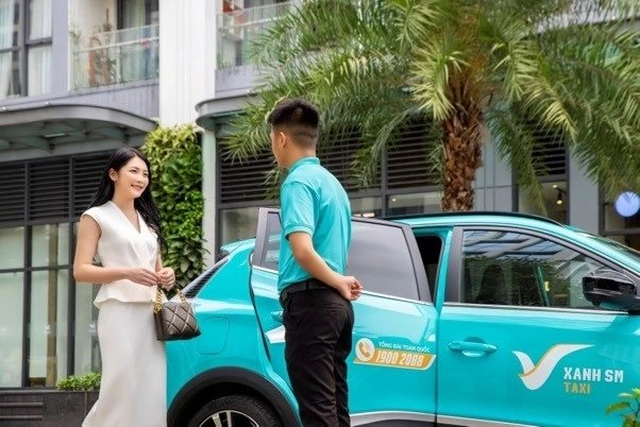 Hãng taxi của ông Phạm Nhật Vượng tung giải pháp bảo vệ tài xế lái cuốc xe đêm, hành khách đi một mình Hãng taxi của ông Phạm Nhật Vượng tung giải pháp bảo vệ tài xế lái cuốc xe đêm, hành khách đi một mình