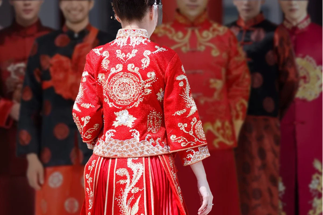 Cô gái 20 tuổi kiếm tiền "khủng", gấp 10 lần lương văn phòng nhờ nghề độc lạ không ai ngờ Cô gái 20 tuổi kiếm tiền "khủng", gấp 10 lần lương văn phòng nhờ nghề độc lạ không ai ngờ