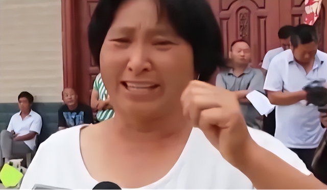 Người đàn ông lần đầu vay tiền cho con trai cưới vợ lại bị ngân hàng từ chối: “Anh và cả làng đang nợ xấu 700 tỷ đồng” Người đàn ông lần đầu vay tiền cho con trai cưới vợ lại bị ngân hàng từ chối: “Anh và cả làng đang nợ xấu 700 tỷ đồng”