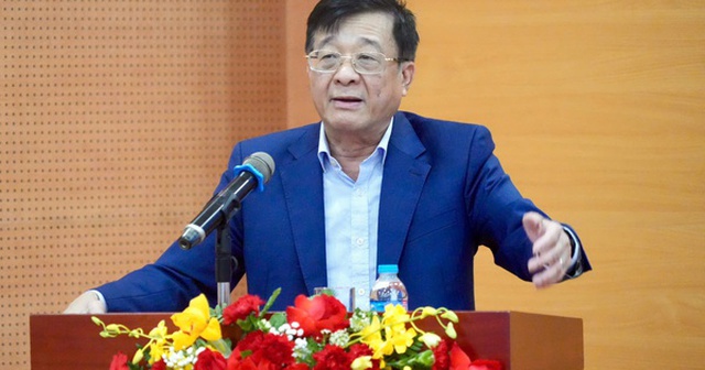 TS. Nguyễn Quốc Hùng phát biểu tại toạ đàm TS. Nguyễn Quốc Hùng phát biểu tại toạ đàm