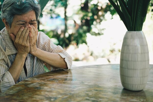 Bố mẹ để lại nhà 5 tỷ đồng cho “người dưng”, con gái 70 tuổi kiện đòi thừa kế: Toà tuyên bố “chị chỉ nhận được 1/4 tài sản” Bố mẹ để lại nhà 5 tỷ đồng cho “người dưng”, con gái 70 tuổi kiện đòi thừa kế: Toà tuyên bố “chị chỉ nhận được 1/4 tài sản”
