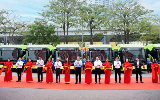 Hà Nội đưa 17 xe buýt điện VinFast vào vận hành tuyến buýt số 34 Hà Nội đưa 17 xe buýt điện VinFast vào vận hành tuyến buýt số 34