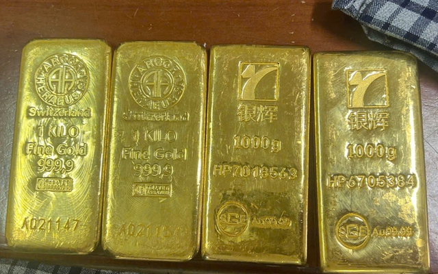 Bắt giữ người phụ nữ mang trái phép 4 kg vàng qua cửa khẩu Móng Cái Bắt giữ người phụ nữ mang trái phép 4 kg vàng qua cửa khẩu Móng Cái