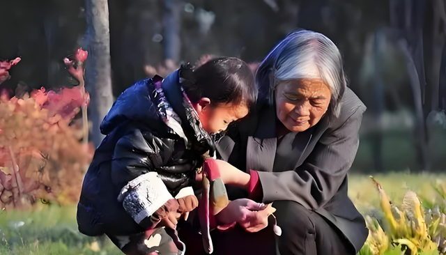 Trẻ thường thân với bà nội hay bà ngoại hơn? Đây là câu trả lời từ nghiên cứu khoa học Trẻ thường thân với bà nội hay bà ngoại hơn? Đây là câu trả lời từ nghiên cứu khoa học