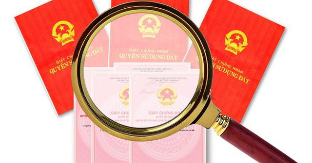 Thanh toán đầy đủ bằng cả chuyển khoản và tiền mặt 1,42 tỷ đồng, một phụ nữ "tá hỏa" nhận về 18 sổ đỏ giả