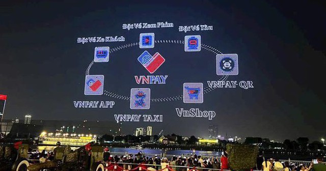 VNPAY bị chỉ trích vì xuất hiện dày đặc trong đêm tổng duyệt kỷ lục 10.500 drone VNPAY bị chỉ trích vì xuất hiện dày đặc trong đêm tổng duyệt kỷ lục 10.500 drone