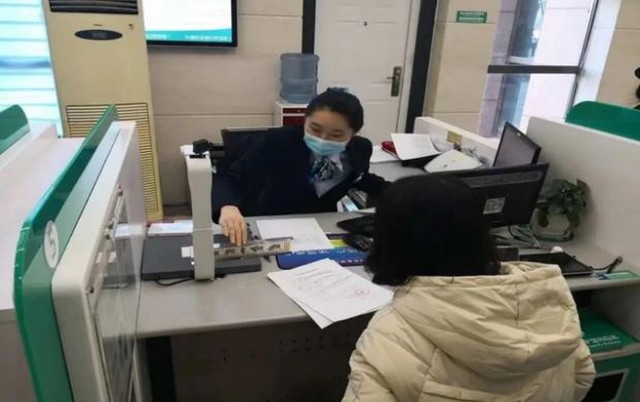 Người phụ nữ thu nhập cao nhận 9 giấy thông báo nợ xấu 12 tỷ đồng, tòa án phán quyết: “Chị không vay nhưng vẫn phải trả” Người phụ nữ thu nhập cao nhận 9 giấy thông báo nợ xấu 12 tỷ đồng, tòa án phán quyết: “Chị không vay nhưng vẫn phải trả”