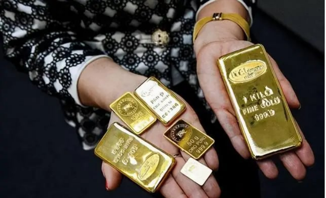 Theo dõi người đàn ông mua vàng giá 1,7 triệu đồng/gram nhưng bán ra chỉ 1,4 triệu, cảnh sát bắt giữ 5 người, vạch trần bí mật sau số tiền hơn 10 tỷ đồng Theo dõi người đàn ông mua vàng giá 1,7 triệu đồng/gram nhưng bán ra chỉ 1,4 triệu, cảnh sát bắt giữ 5 người, vạch trần bí mật sau số tiền hơn 10 tỷ đồng