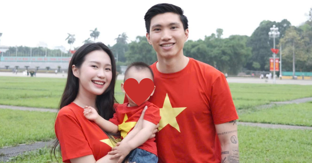 Gia đình Văn Hậu - Doãn Hải My tung bộ ảnh xịn xò mừng 30/4, được khen "gấp 3 visual", "gấp 3 lòng yêu nước" Gia đình Văn Hậu - Doãn Hải My tung bộ ảnh xịn xò mừng 30/4, được khen "gấp 3 visual", "gấp 3 lòng yêu nước"