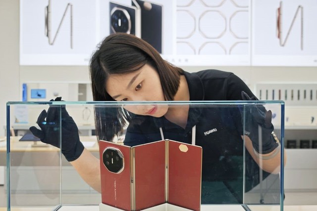 Hãng điện thoại bất ngờ "hưởng lộc" nhờ thuế quan Mỹ khiến iPhone tăng giá: Ngồi im khách vẫn tự đến mua Hãng điện thoại bất ngờ "hưởng lộc" nhờ thuế quan Mỹ khiến iPhone tăng giá: Ngồi im khách vẫn tự đến mua