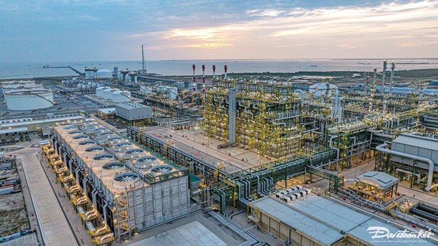 "Đại gia" Thái Lan lỗ gần 10.000 tỷ đồng với siêu dự án Tổ hợp hóa dầu Long Sơn 5 tỷ USD tại Việt Nam "Đại gia" Thái Lan lỗ gần 10.000 tỷ đồng với siêu dự án Tổ hợp hóa dầu Long Sơn 5 tỷ USD tại Việt Nam