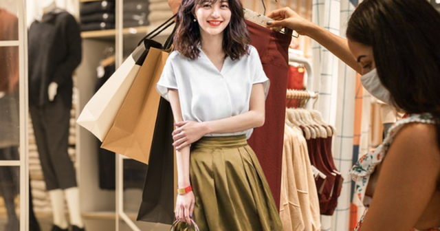 Tôi từng tiêu tiền để khỏa lấp cảm giác trống rỗng – nhưng khi thay đổi tư duy chi tiêu, tôi kiểm soát được tài chính, tiết kiệm đều mỗi tháng và sống có kế hoạch hơn hẳn Tôi từng tiêu tiền để khỏa lấp cảm giác trống rỗng – nhưng khi thay đổi tư duy chi tiêu, tôi kiểm soát được tài chính, tiết kiệm đều mỗi tháng và sống có kế hoạch hơn hẳn