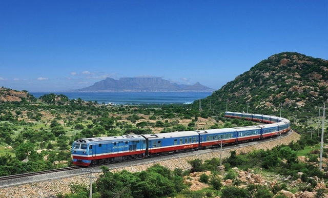 Chuyến tàu chạy 300km vừa nâng cấp thành chất lượng cao: Vé rẻ ngang xe khách mà được nhận xét "5 sao" Chuyến tàu chạy 300km vừa nâng cấp thành chất lượng cao: Vé rẻ ngang xe khách mà được nhận xét "5 sao"