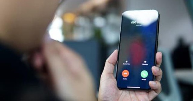 Bố liên tục gọi điện nhờ chuyển khoản 740 triệu đồng, con trai sau khi yêu cầu ông kiểm tra lại tài khoản ngân hàng thì lập tức đến công an trình báo Bố liên tục gọi điện nhờ chuyển khoản 740 triệu đồng, con trai sau khi yêu cầu ông kiểm tra lại tài khoản ngân hàng thì lập tức đến công an trình báo