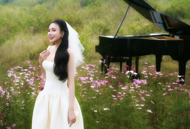 Nữ ca sĩ bất ngờ kết hôn ở tuổi 45: “Đại gia đất mỏ” mê sưu tầm kim cương và nhà đất, sở hữu loạt biệt thự - khu nghỉ dưỡng nhiều không đếm xuể Nữ ca sĩ bất ngờ kết hôn ở tuổi 45: “Đại gia đất mỏ” mê sưu tầm kim cương và nhà đất, sở hữu loạt biệt thự - khu nghỉ dưỡng nhiều không đếm xuể
