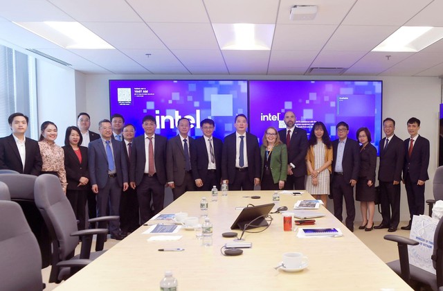Thứ trưởng Bộ Tài chính đề nghị Intel lập trung tâm R&D tại Việt Nam ở Khu Công nghệ cao Hòa Lạc Thứ trưởng Bộ Tài chính đề nghị Intel lập trung tâm R&D tại Việt Nam ở Khu Công nghệ cao Hòa Lạc