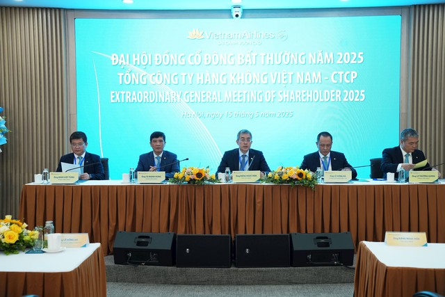 ĐHCĐ Vietnam Airlines thông qua việc tăng vốn thêm 9.000 tỷ, đầu tư 3,6 tỷ USD mua 50 tàu bay, Chủ tịch tiết lộ đang đàm phán để được nhận sớm ĐHCĐ Vietnam Airlines thông qua việc tăng vốn thêm 9.000 tỷ, đầu tư 3,6 tỷ USD mua 50 tàu bay, Chủ tịch tiết lộ đang đàm phán để được nhận sớm