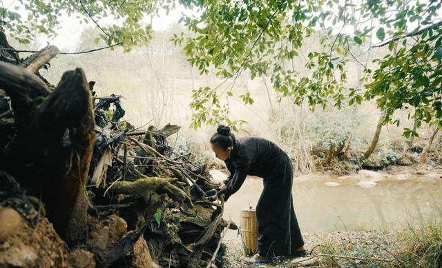 Cô gái 34 tuổi thuê 12.000m2 đất hoang để "sống chill", tự tay tạo nên "thiên đường" giữa thiên nhiên- Ảnh 4. Cô gái 34 tuổi thuê 12.000m2 đất hoang để "sống chill", tự tay tạo nên "thiên đường" giữa thiên nhiên- Ảnh 4.