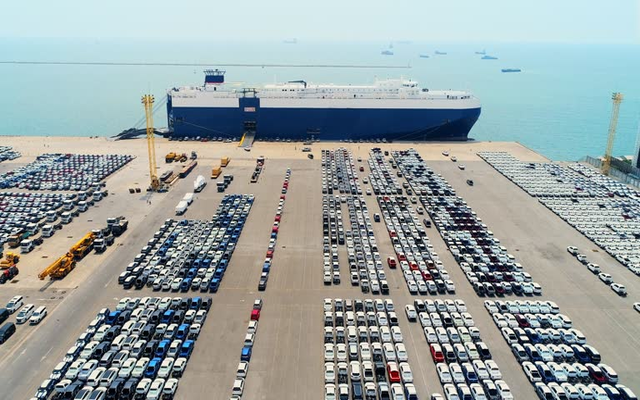 “Thủy quái” của láng giềng Việt Nam lập kỷ lục thế giới mới: dài 228m, rộng 37m, bắt đầu đi đến châu Âu “Thủy quái” của láng giềng Việt Nam lập kỷ lục thế giới mới: dài 228m, rộng 37m, bắt đầu đi đến châu Âu
