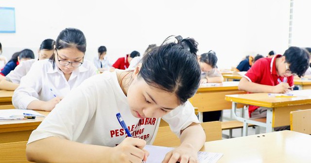 Tỉ lệ chọi vào lớp 10 Hà Nội khiến phụ huynh mất ăn, mất ngủ: Chuyên gia tư vấn nóng Tỉ lệ chọi vào lớp 10 Hà Nội khiến phụ huynh mất ăn, mất ngủ: Chuyên gia tư vấn nóng
