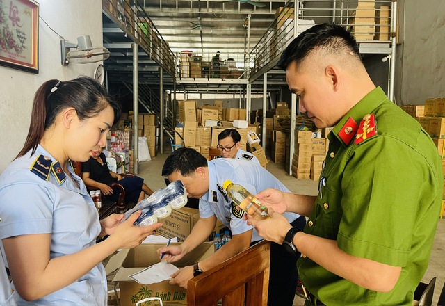 Phát hiện và buộc tiêu huỷ 700 chai dầu gội giả mạo nhãn hiệu và nhập lậu ở Vĩnh Phúc Phát hiện và buộc tiêu huỷ 700 chai dầu gội giả mạo nhãn hiệu và nhập lậu ở Vĩnh Phúc