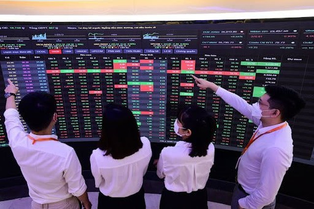 CTCK cập nhật triển vọng tăng trưởng loạt nhóm ngành hot: Công nghệ, Thép, Bán lẻ, Ngân hàng, BĐS KCN sau "cú sốc" thuế quan CTCK cập nhật triển vọng tăng trưởng loạt nhóm ngành hot: Công nghệ, Thép, Bán lẻ, Ngân hàng, BĐS KCN sau "cú sốc" thuế quan