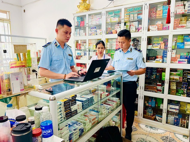 Việt Nam đang sở hữu một thị trường 2 tỷ USD, nhưng người dân cần cẩn trọng trước nguy cơ hàng giả Việt Nam đang sở hữu một thị trường 2 tỷ USD, nhưng người dân cần cẩn trọng trước nguy cơ hàng giả