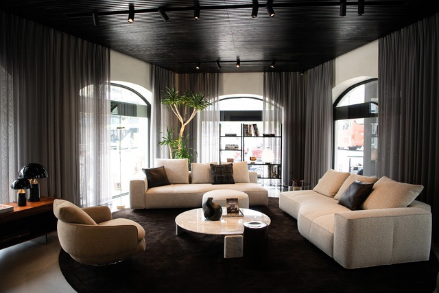Đại gia tộc nắm trong tay đế chế nội thất cao cấp đích thân tới Việt Nam mở showroom monobrand đầu tiên: Vị trí “đất vàng” giữa thủ đô- Ảnh 4. Đại gia tộc nắm trong tay đế chế nội thất cao cấp đích thân tới Việt Nam mở showroom monobrand đầu tiên: Vị trí “đất vàng” giữa thủ đô- Ảnh 4.