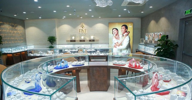PNJ đang đối mặt khó khăn cả về nguồn cung nguyên liệu đầu vào lẫn nhu cầu tiêu thụ đầu ra. (Ảnh minh họa) PNJ đang đối mặt khó khăn cả về nguồn cung nguyên liệu đầu vào lẫn nhu cầu tiêu thụ đầu ra. (Ảnh minh họa)