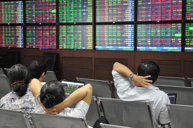 Khối ngoại vẫn bán ròng bất chấp thị trường hồi phục ngoạn mục, "xả" gần trăm tỷ một mã chứng khoán Khối ngoại vẫn bán ròng bất chấp thị trường hồi phục ngoạn mục, "xả" gần trăm tỷ một mã chứng khoán