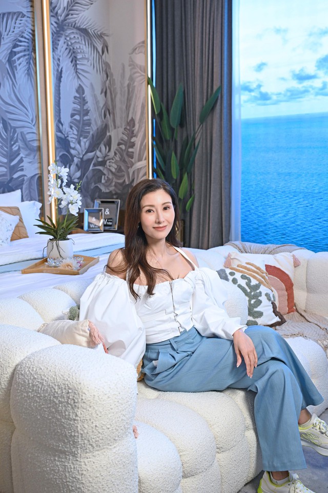 Hoa hậu gây sốt vì khoe eo "con kiến" ở tuổi U60, tự tin diện bikini: Cuộc sống viên mãn bên chồng đại gia- Ảnh 5.