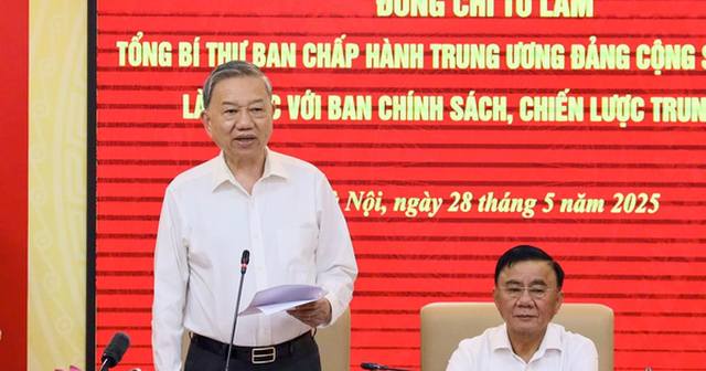 Tổng Bí thư Tô Lâm chủ trì làm việc với Ban Chính sách, chiến lược Trung ương.
Tổng Bí thư Tô Lâm chủ trì làm việc với Ban Chính sách, chiến lược Trung ương.