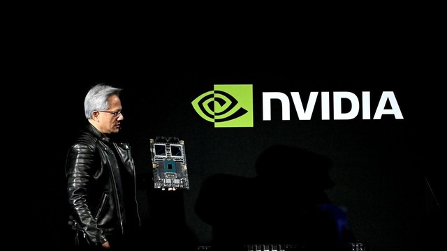 "Bố già" NVIDIA giữ vững ngai vàng AI: Ngoài Mỹ, Trung Quốc còn một "gã nhà giàu" khác dốc tiền tìm cách mua chip "Bố già" NVIDIA giữ vững ngai vàng AI: Ngoài Mỹ, Trung Quốc còn một "gã nhà giàu" khác dốc tiền tìm cách mua chip